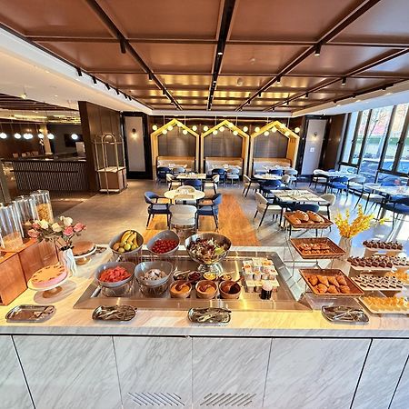 Hilton Garden Inn Beijing Guomao Zewnętrze zdjęcie