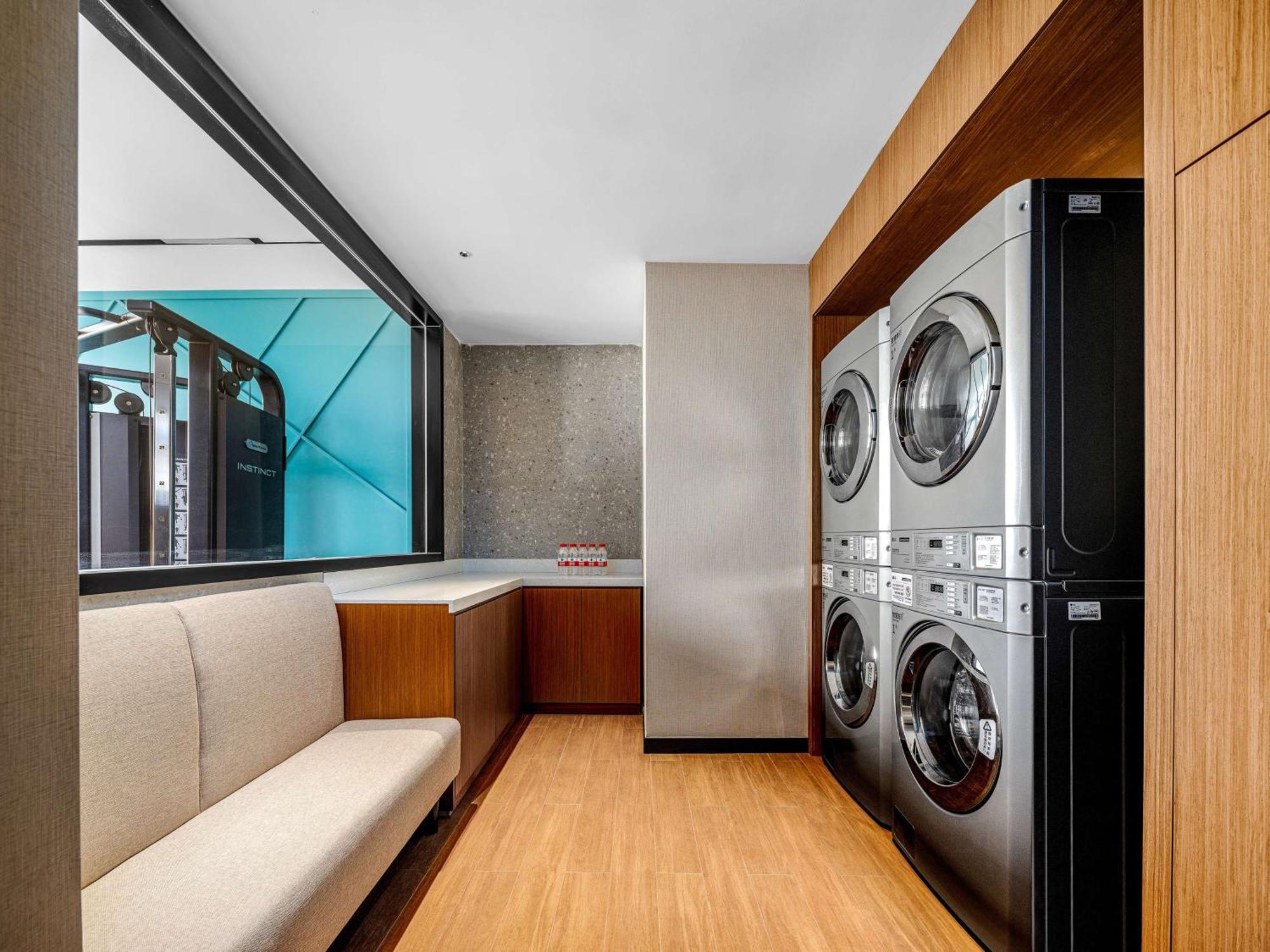 Hilton Garden Inn Beijing Guomao Zewnętrze zdjęcie