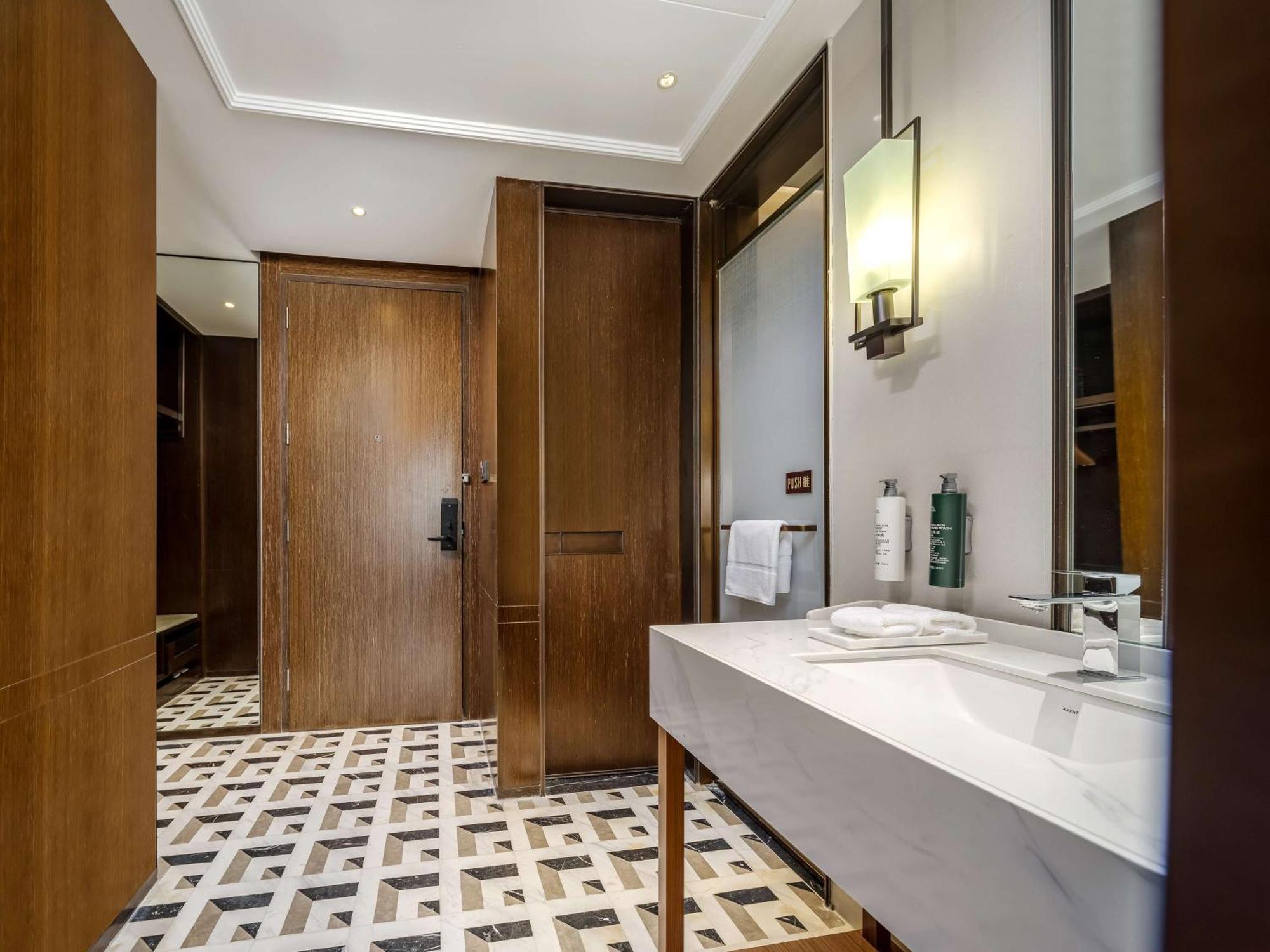 Hilton Garden Inn Beijing Guomao Zewnętrze zdjęcie