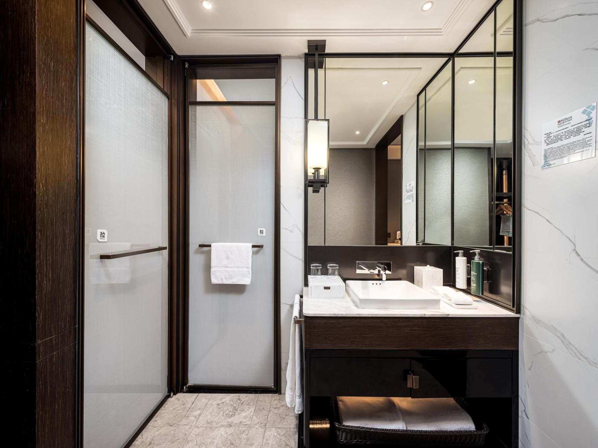 Hilton Garden Inn Beijing Guomao Zewnętrze zdjęcie